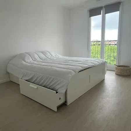Flat דירה